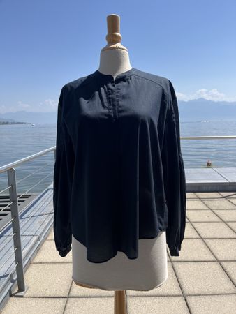 Chemisier BOSS noir, manches longues, taille 36, été 44