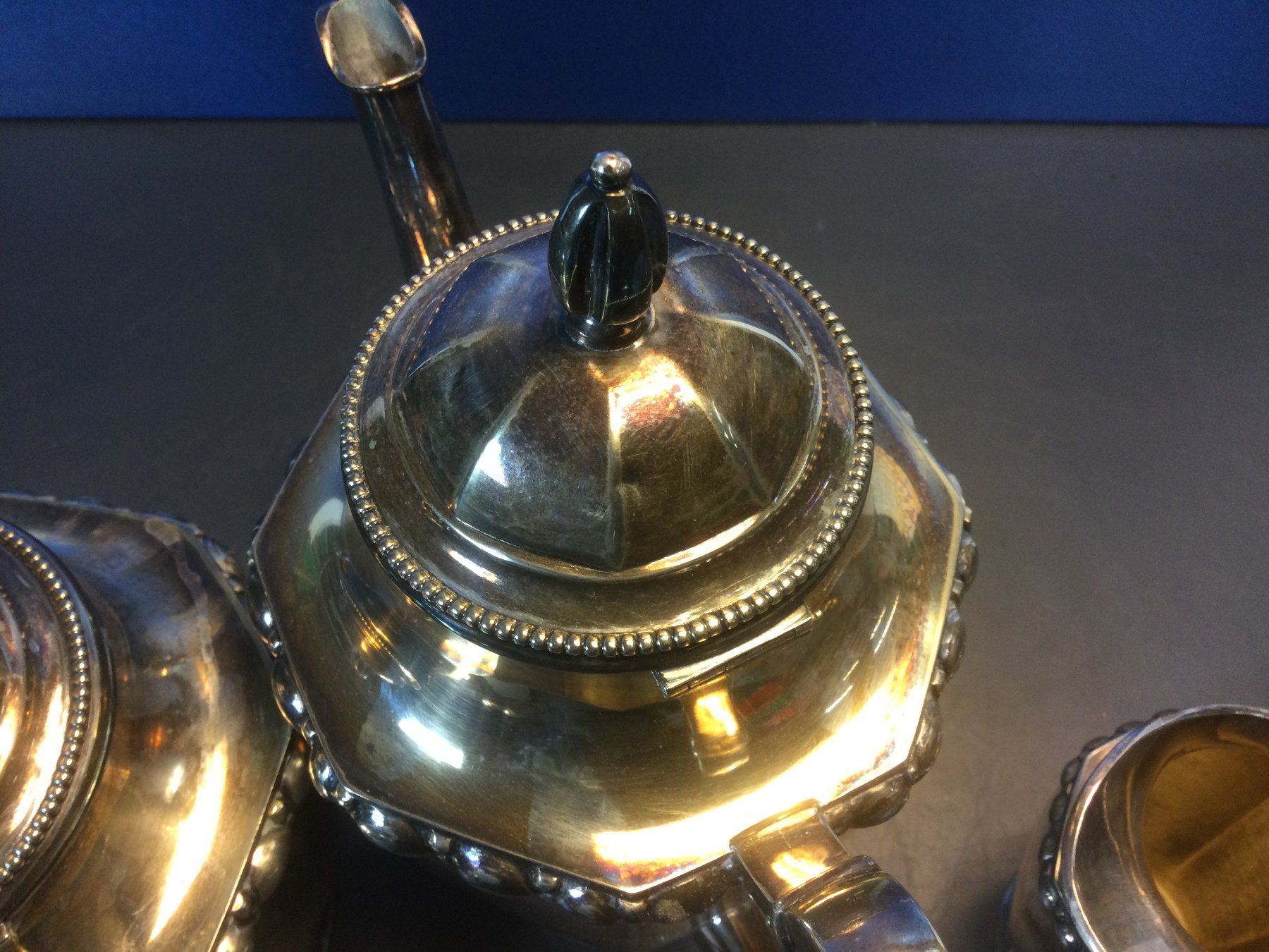Set di piatti: Gebrauchtes Versilbertes Tee- und Kaffeeservice – Usato da Wangen SZ venduto da kuriosum12 4