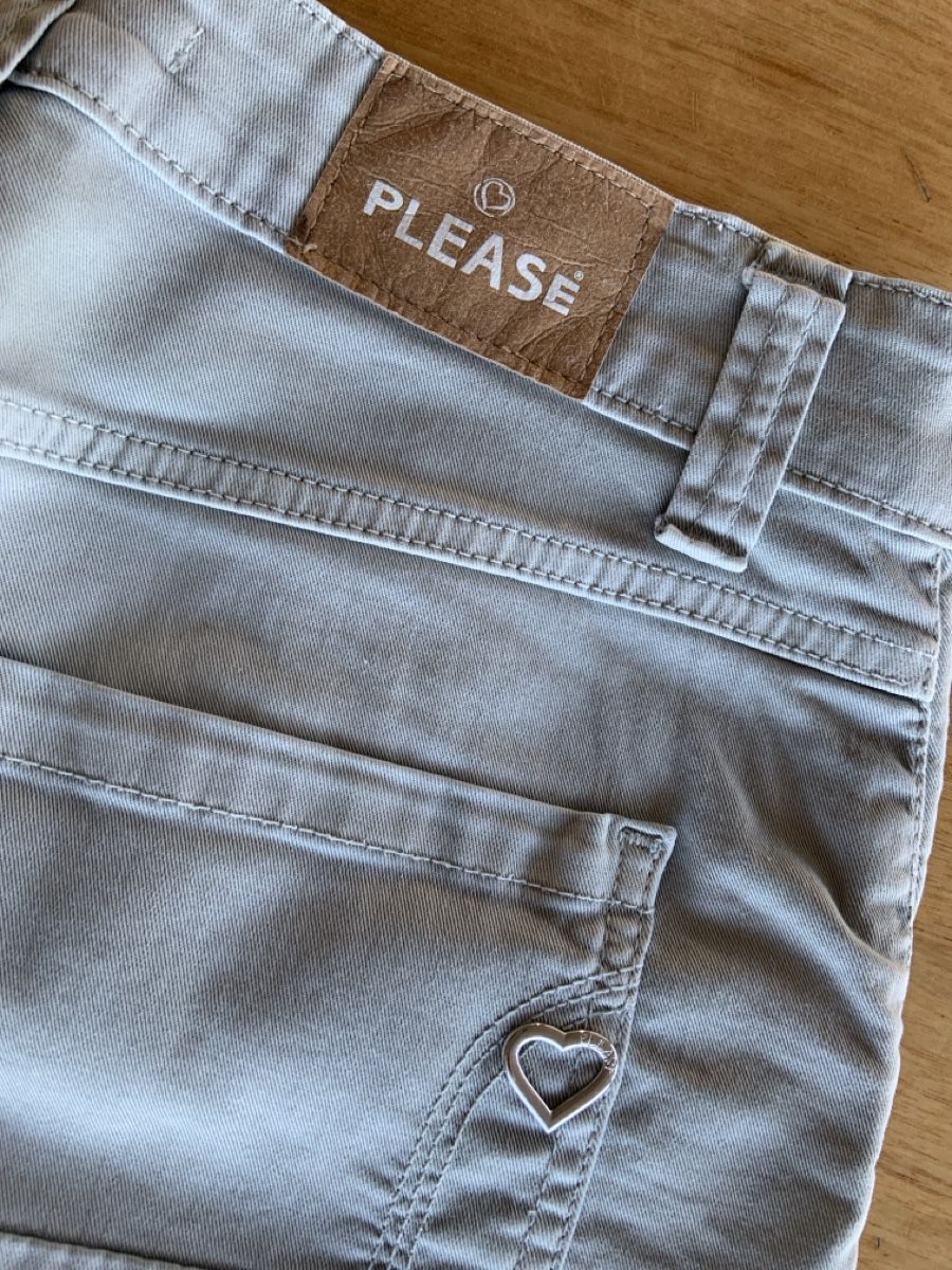 Pantaloni: Kurze Hose von Please – Usato da Tafers venduto da Helgi5 2