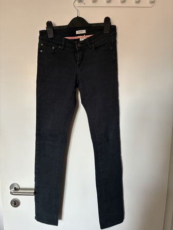 Schicke Roxy Jeans, Grösse 34/25, Slim Fit, Schwarz 