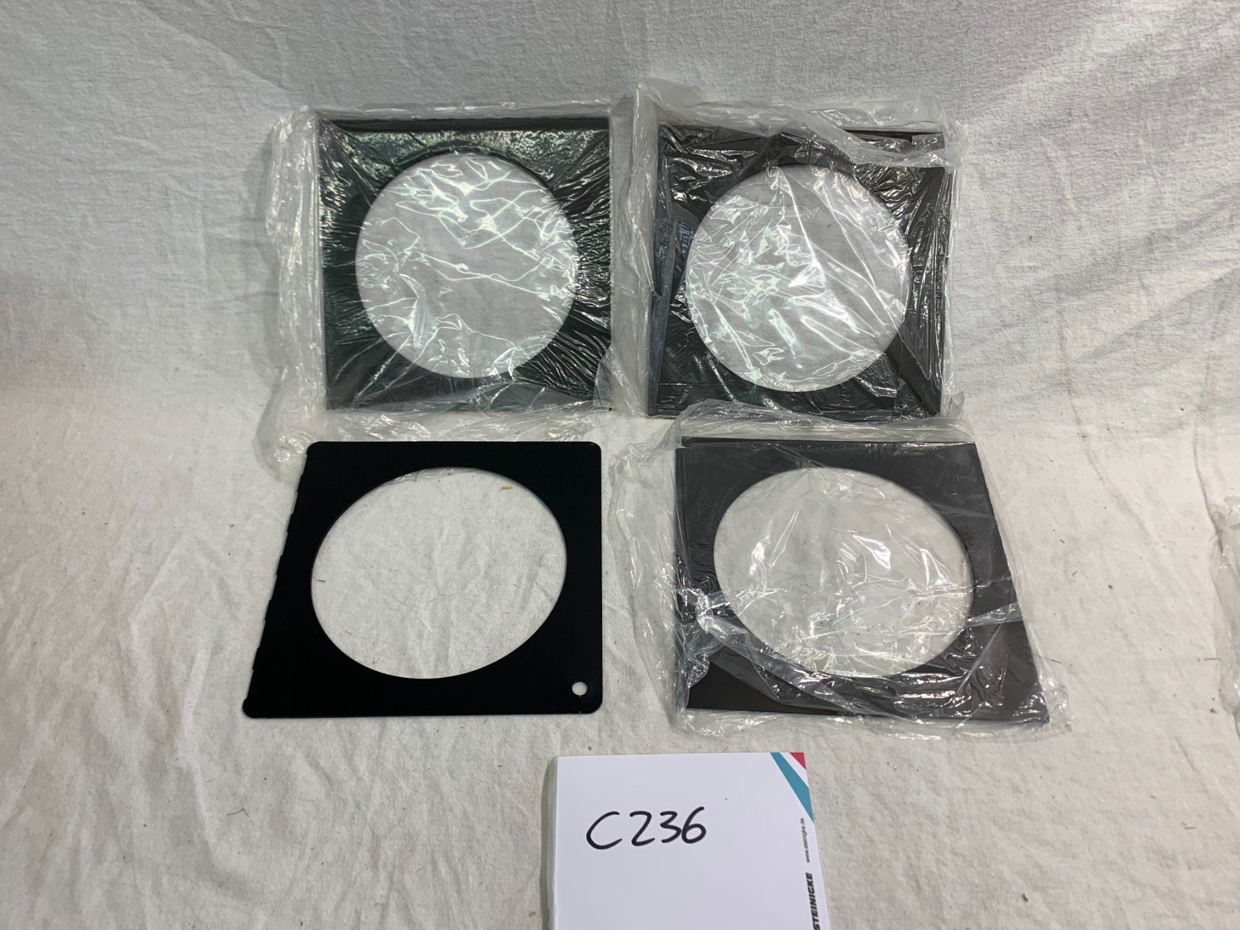 Fari: 4er Set Farbfilterrahmen par56 schwarz (C236) – Nuovo e nell'imballaggio originale da Däniken SO venduto da Profog1 1