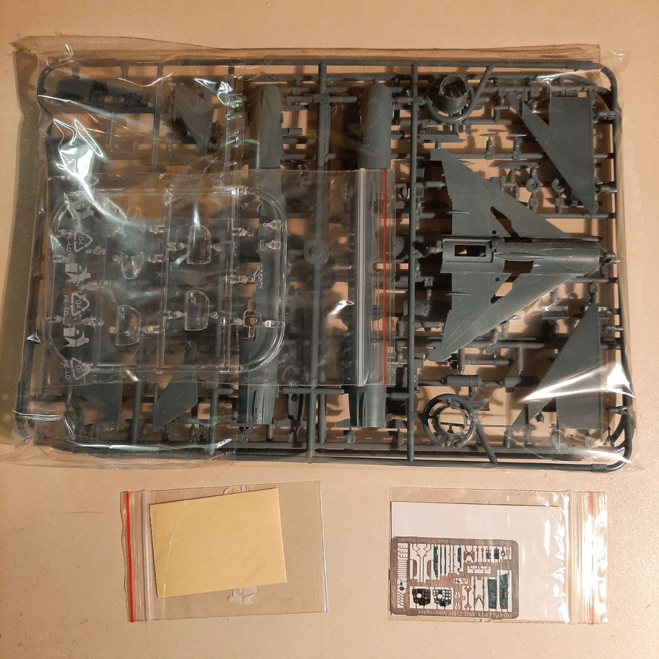 Kit di modellismo & Modellini statici: 1988 ... MIG-21 MF Interceptor ... Eduard 70141 – Nuovo (secondo la descrizione) da Bonstetten venduto da Benibanny59 6