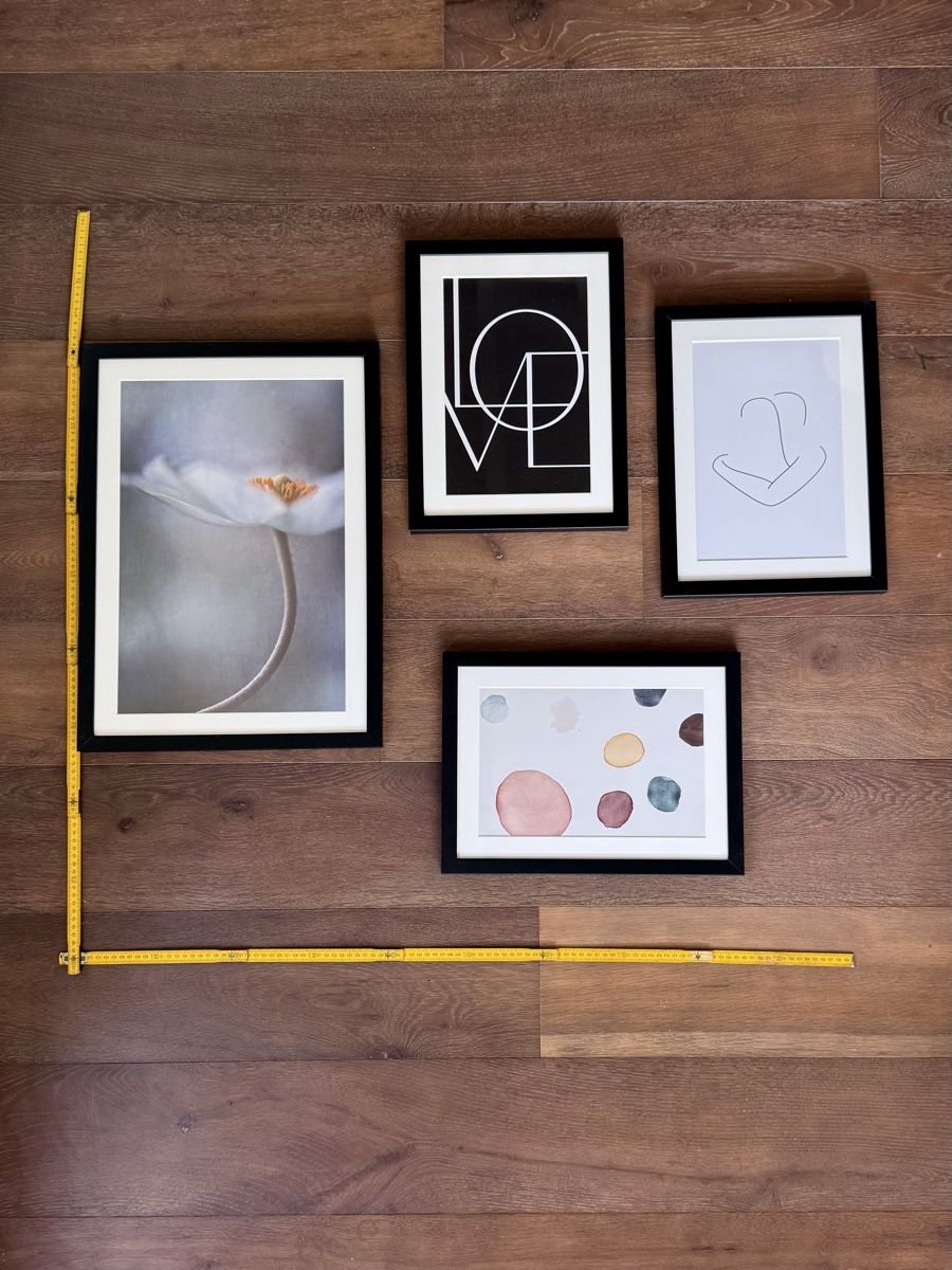 Cadres de tableaux: Junique Bilderrahmen 4er Set Holz schwarz mit Bildern Blume  – D'occasion à Dickbuch par lookandsee76 1