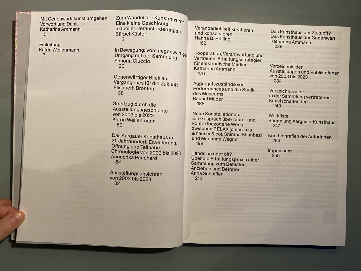 Libri: Aargauer Kunsthaus - Mit Gegenwartskunst umgehen – Usato da Zürich venduto da ann_9fv5 1