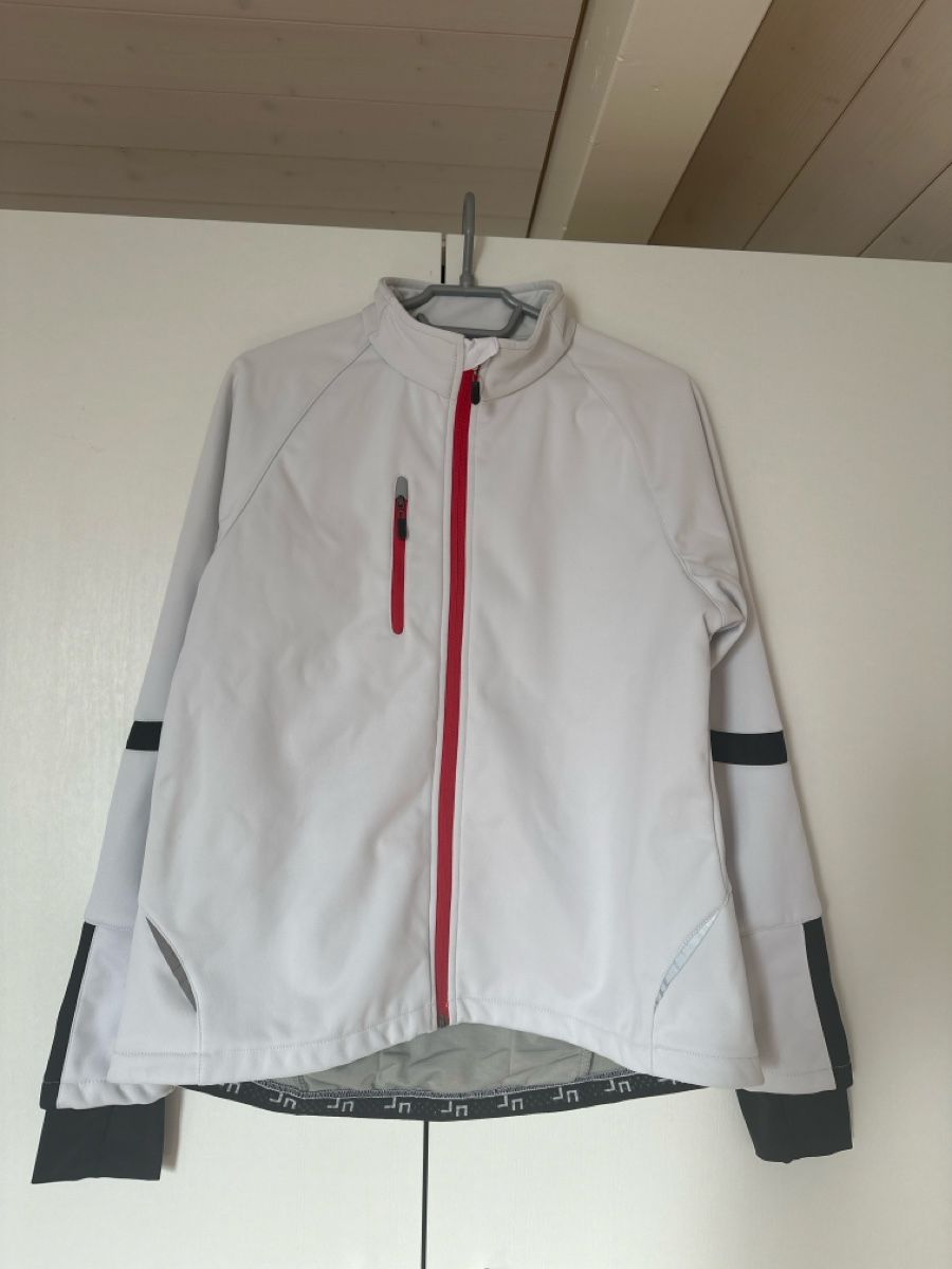 Vestes: James & Nicholson Softshelljacke Grösse L weiss – D'occasion à Buchs AG par Dasmusstduhaben