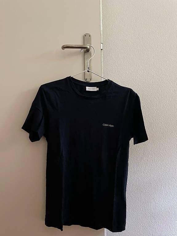 Calvin Klein T-shirt: Calvin Klein T-shirt – Usato da Zürich venduto da marianarcf