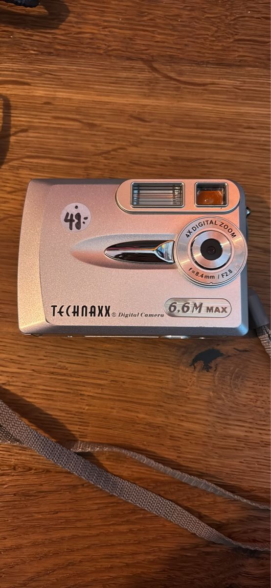Fotocamera: Technaxx 6.6M MAX Digital Camera Silbrig - Sommer-Schnappsch – Usato da Zürich venduto da hiddentreasures_zh