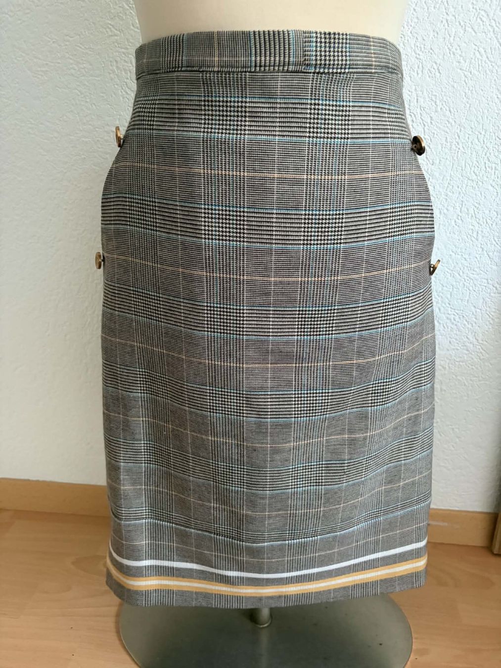 Röcke: Jupe mit Original Chanel Knöpfe – Gebraucht aus Liestal von aarroon