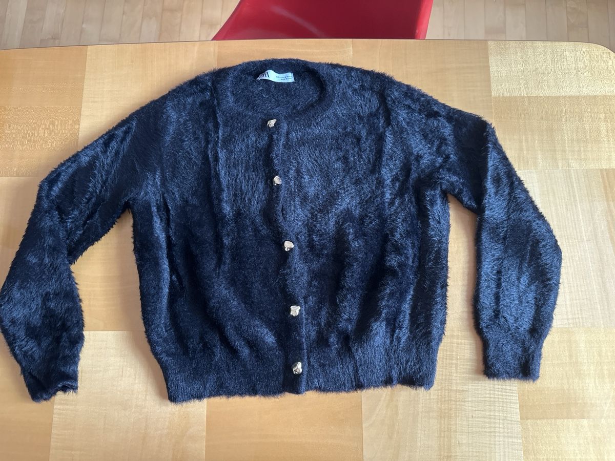 Zara Pulls & Sweat-shirts: Pullover Zara S schwarz Plüsch  – D'occasion à Zürich par Misus.Flohmi 2