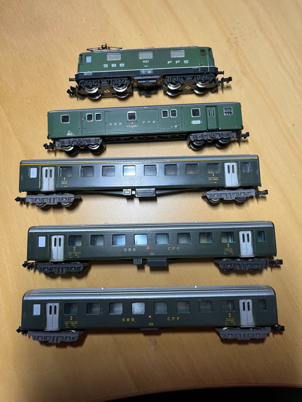 Trix Trains électriques: Minitrix Re4/4II mit 4 PW Wagen – D'occasion à Bubikon par Br103er 1