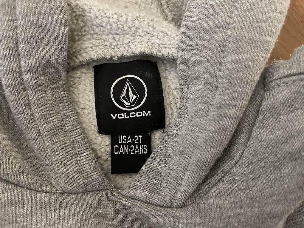 Maglioni & Felpe: Volcom Sweatshirt, Gr. 2T / 2 Ans – Usato da Zürich venduto da Medulla 4