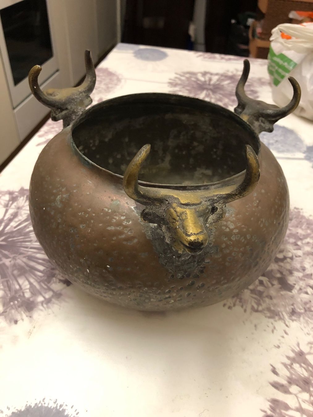 Ciotole: • Antike Schale mit Stierköpfen • – Usato da Basel venduto da mendoza13