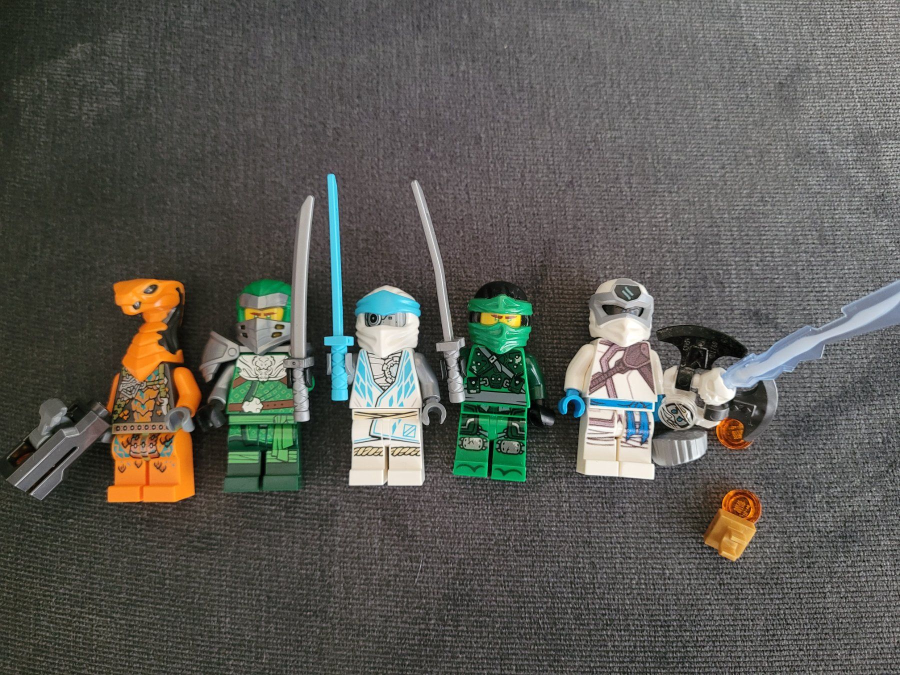 Lego Baukästen: 5 Minifigures Lego Ninjago mit zuberhör – Gebraucht aus La Tour-de-Peilz von estelle69 2