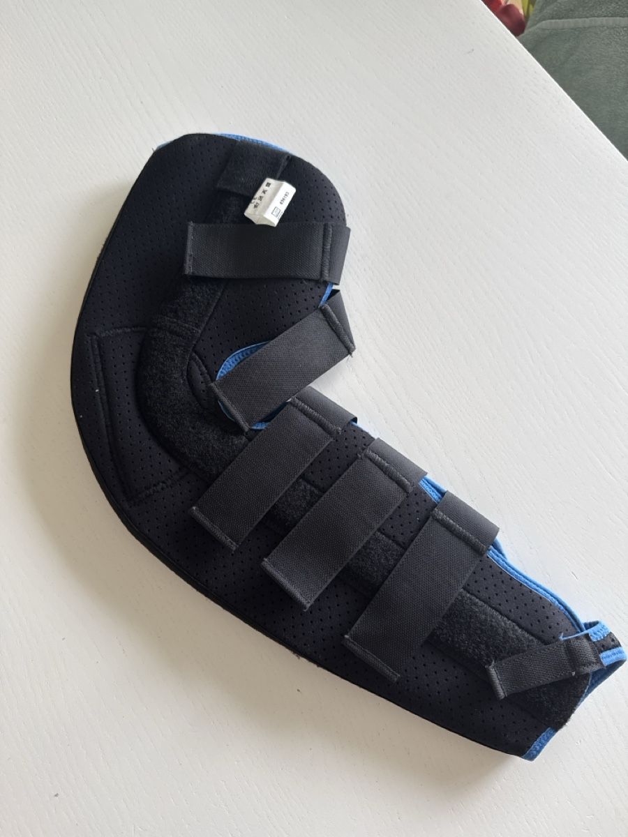 Attrezzature mediche: Ellenbogenbandage Medium Right guter Zustand – Usato da Zürich venduto da mar_ylf6