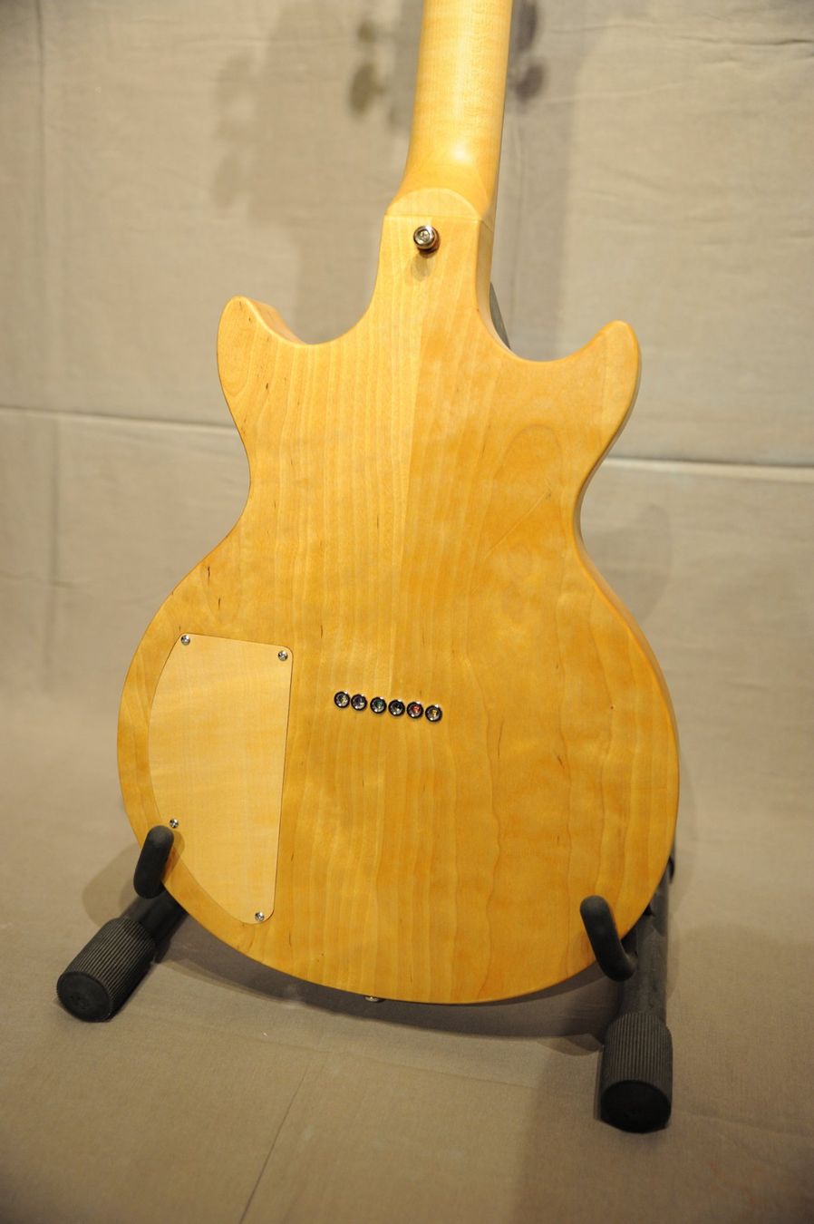 Instruments de musique: Handgemachte Double Cut Gitarre – D'occasion à Utzenstorf par stoeffu77 2