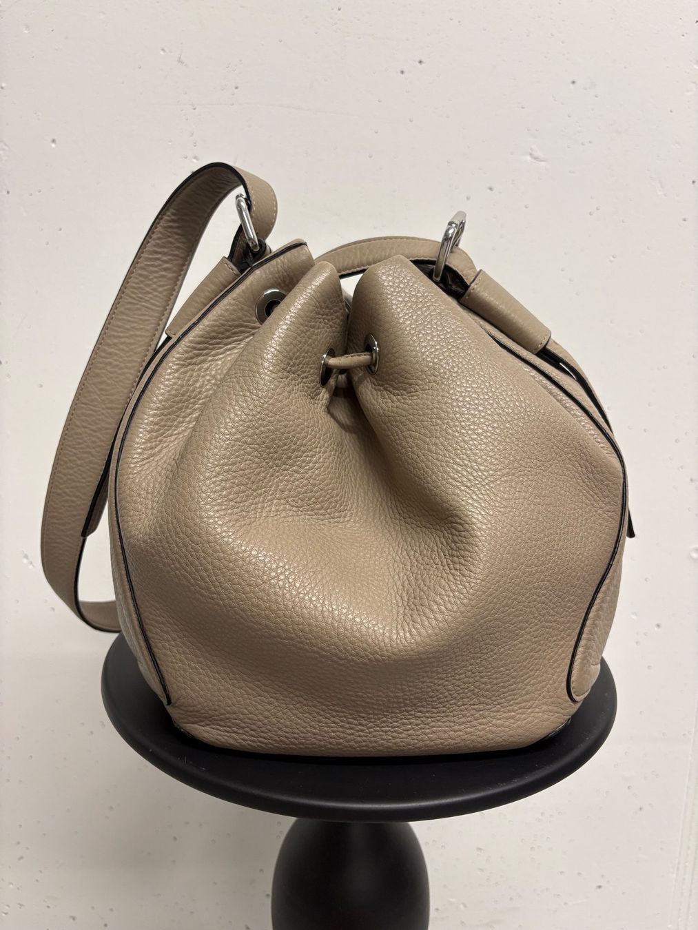 Navyboot Sacs femmes: Navyboot Ledertasche Beuteltasche beige Hobo Bag – Neuf (Voir description) à Regensdorf par secondchancefashion 3