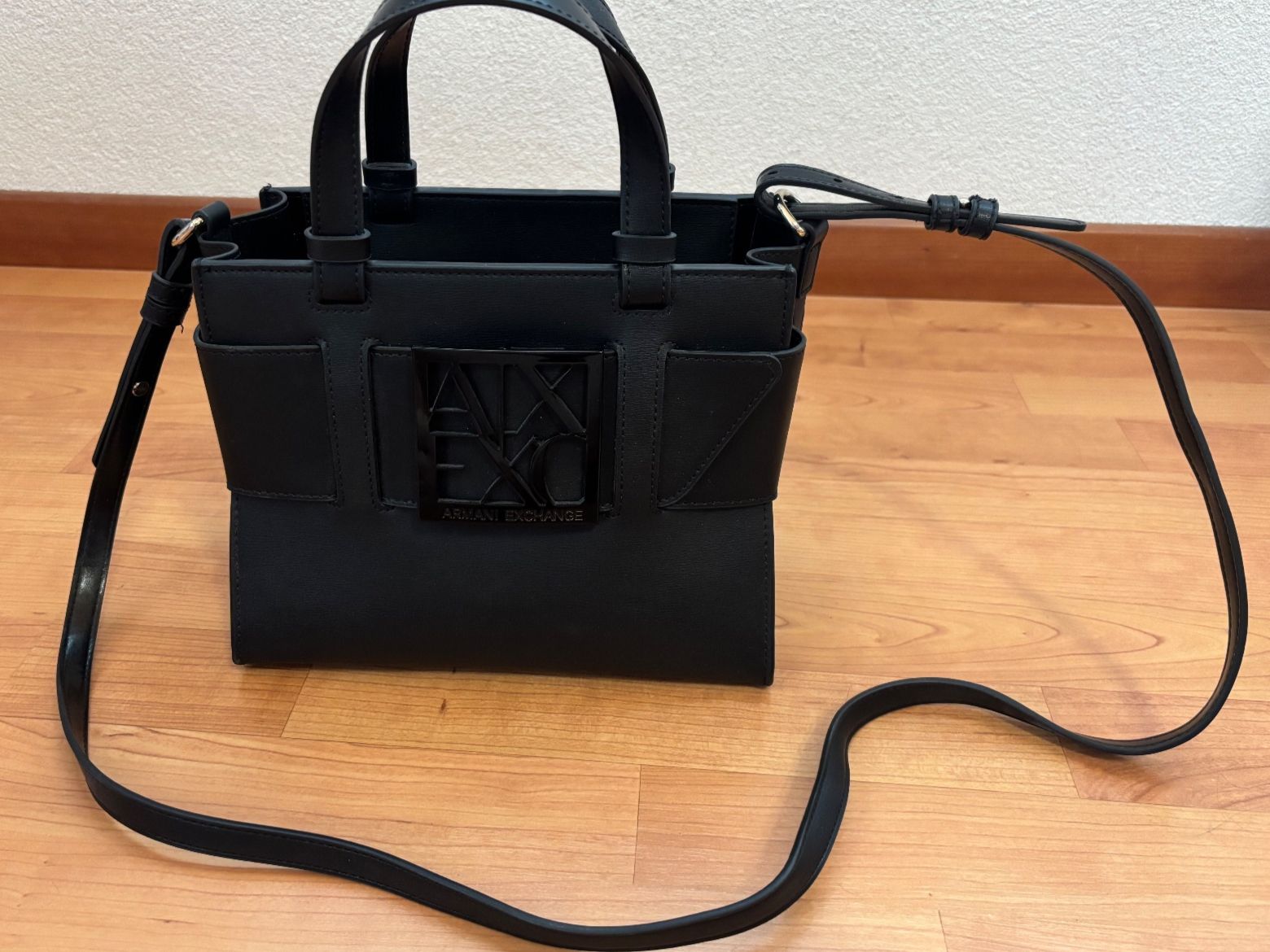 Armani Borse da donna: Armani Exchange Handtasche in Schwarz – Usato da Wenslingen venduto da sal_58dr