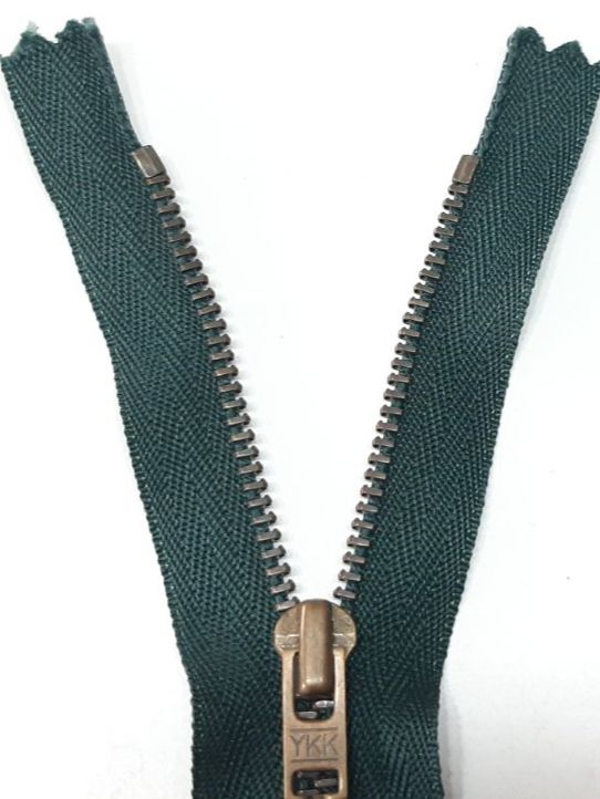 Tessuti: Reißverschluss 22 cm -  Fermeture éclair 22 cm – Nuovo (secondo la descrizione) da Savagnier venduto da Marderuth