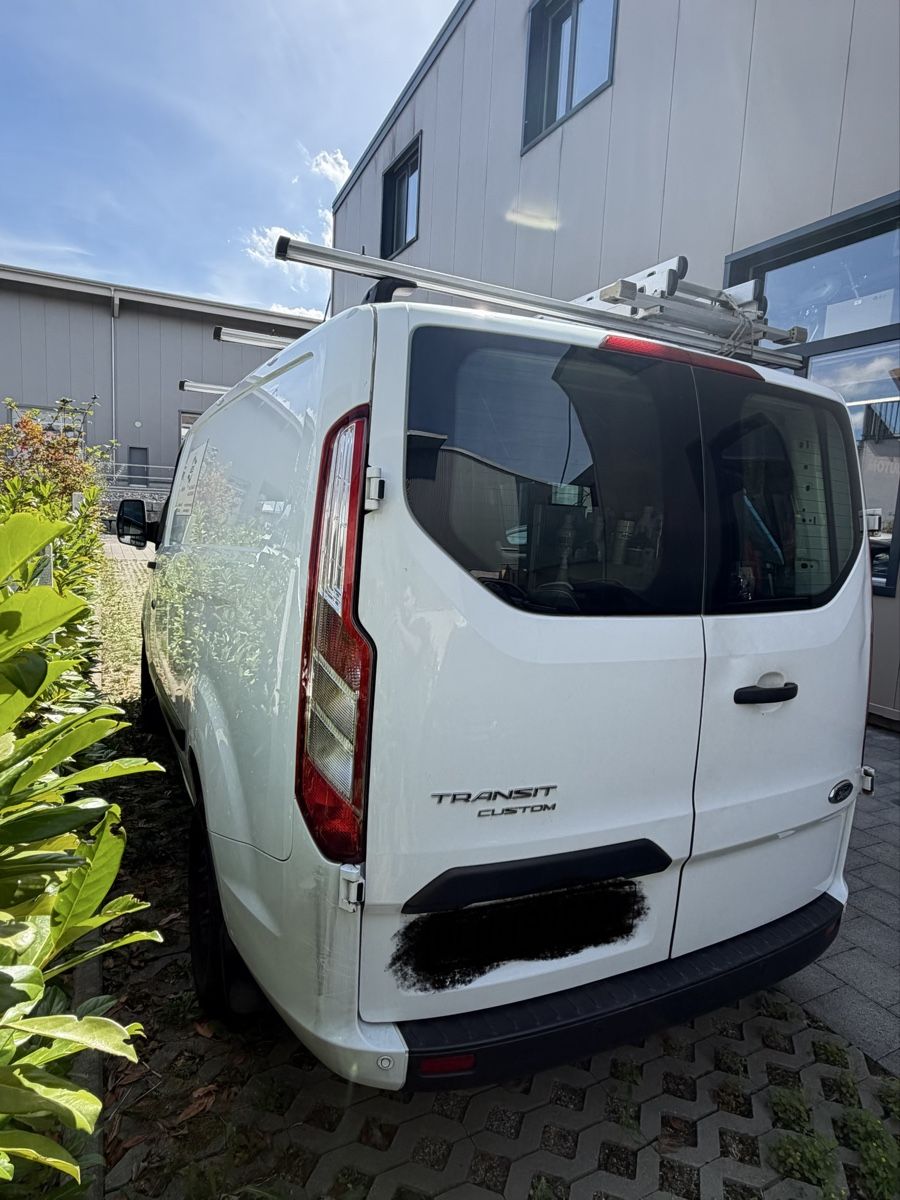 Ford Automobili: Ford Transit Custom weiss mit Dachträger – Difettoso da Buttisholz venduto da NG4S 3