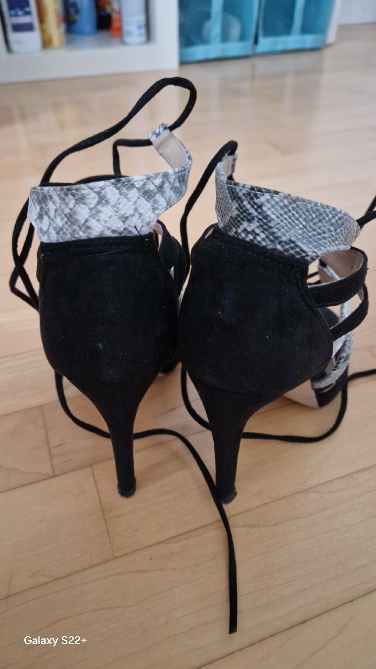 Damenschuhe: Sandalen aus Italien, schwarze Frau Python Größe 37 – Gebraucht aus Uetikon am See von val_5xsw 2