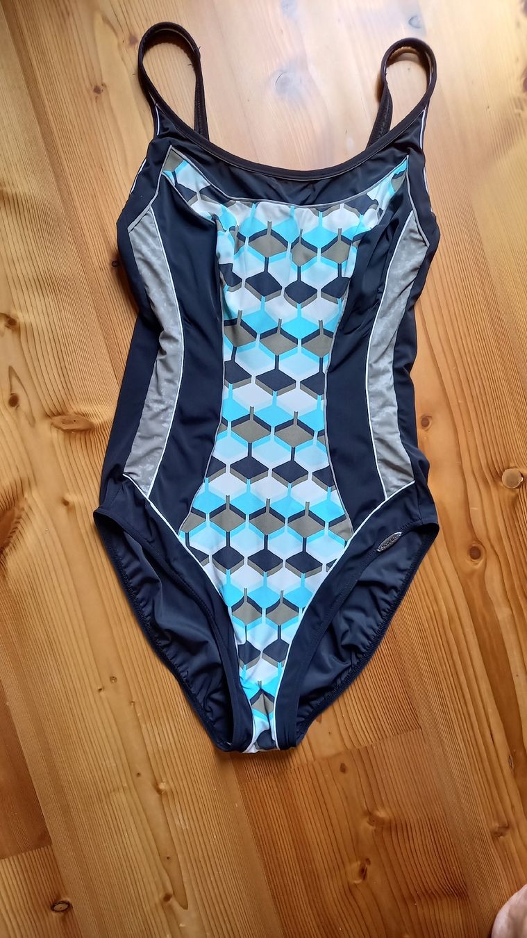 Badekleider & Bikinis: Badeanzug C-Cup Grösse 44 schwarz/gemustert  – Gebraucht aus St. Gallen von Otterndorf