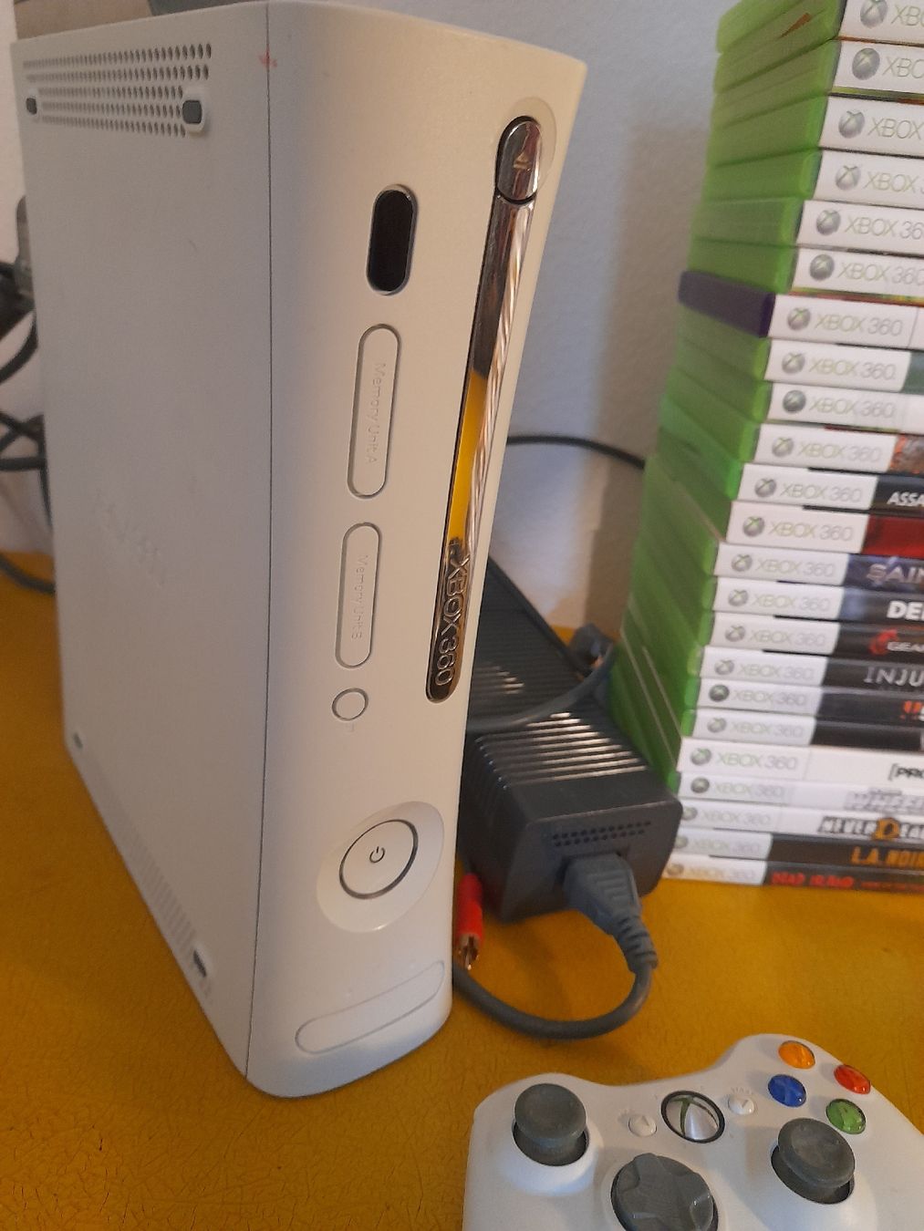 Microsoft Console: Xbox 360 mit 48 Spiele + 4 Controller – Usato da Winterthur venduto da SchlaubiGo 3