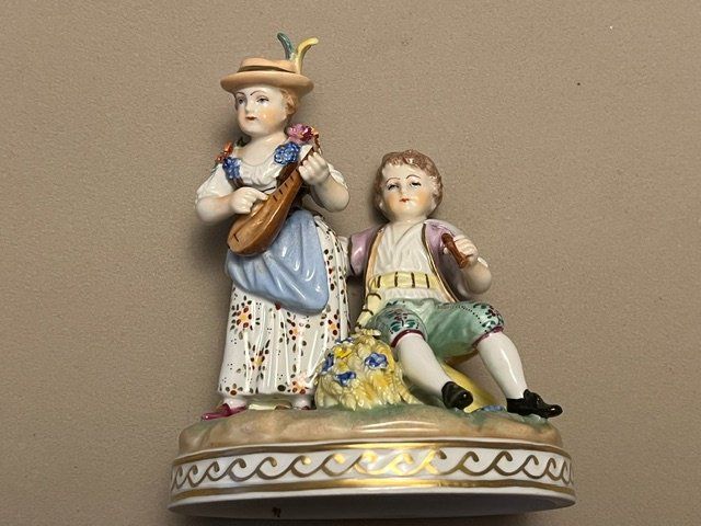 Statuette: Statuetta in porcellana Dresda coppia – Usato da S. Pietro venduto da SORETOLO