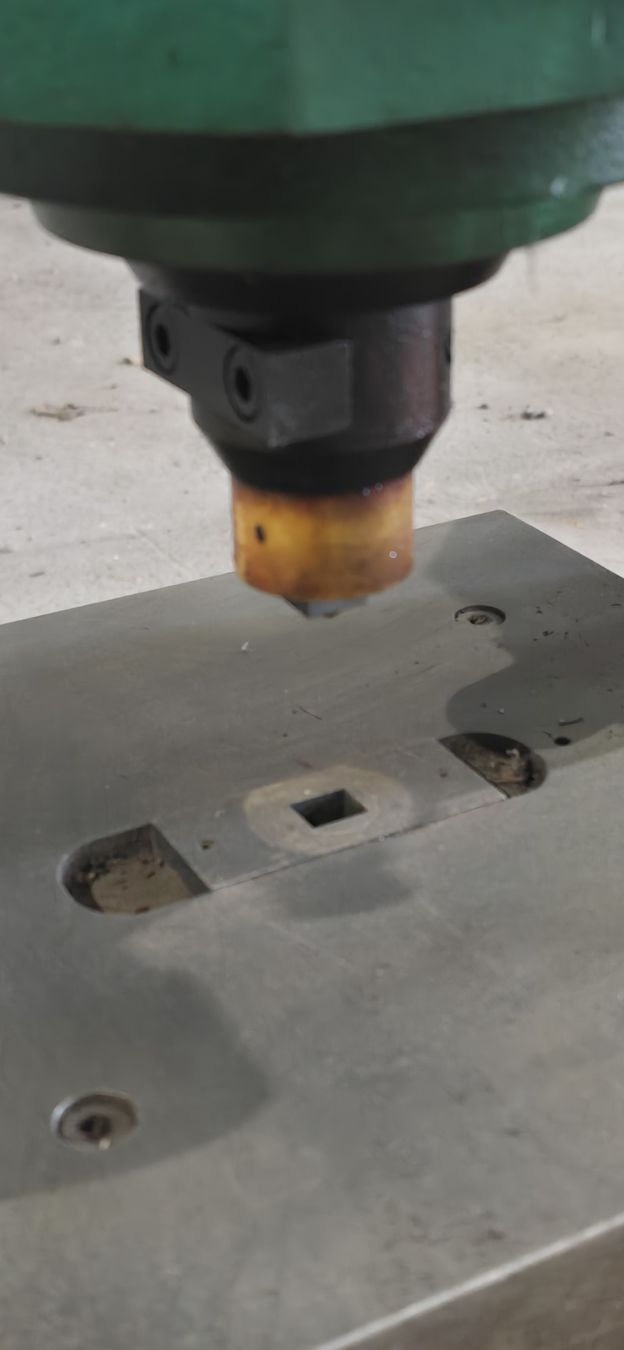 Tutte le macchine: Pneumatische Presse – Usato da Weiningen ZH venduto da ped_fbx2 6