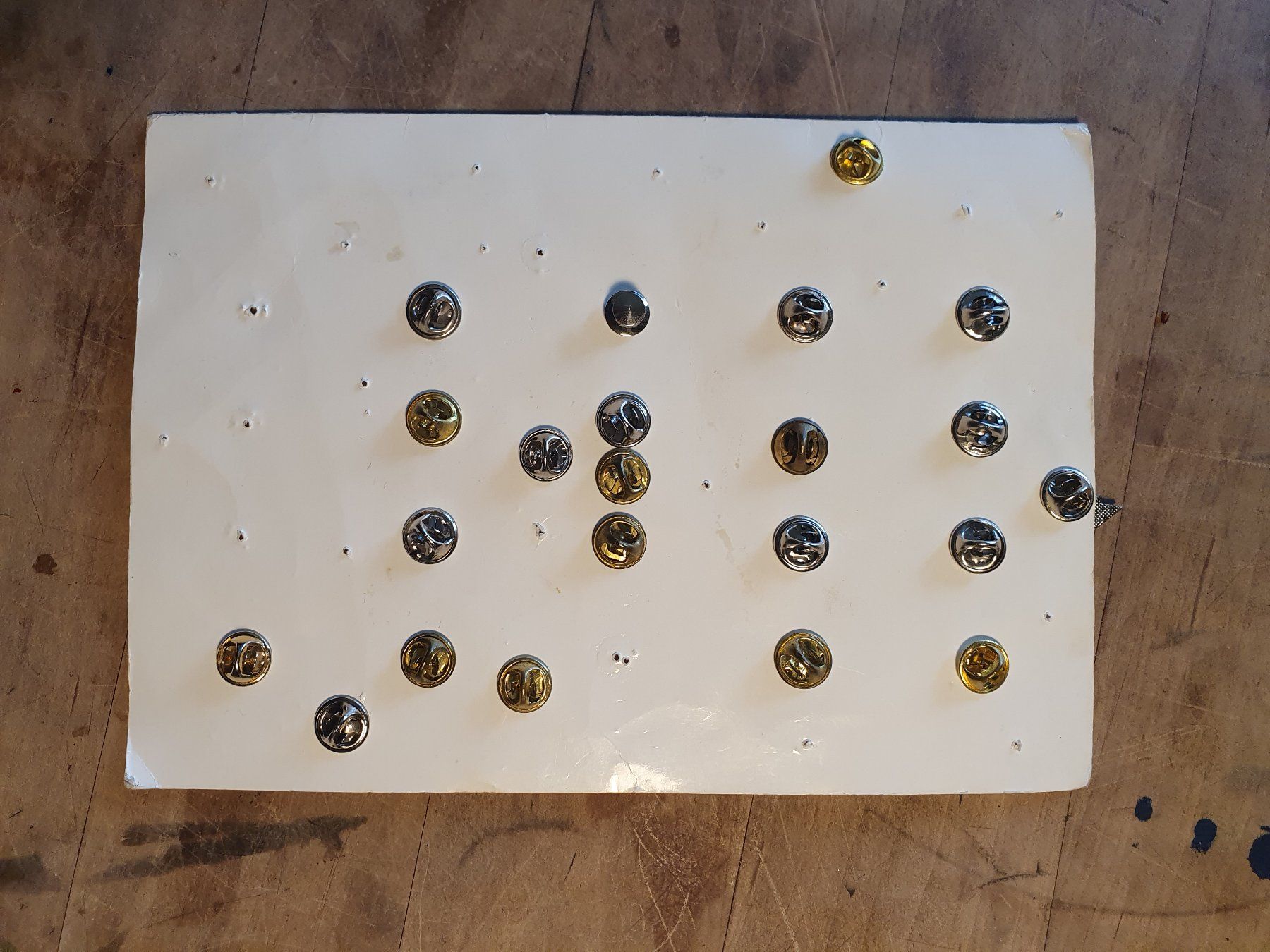 Spille & Fermagli: TDK Pin Collection – Usato da Zürich venduto da loosebone 4