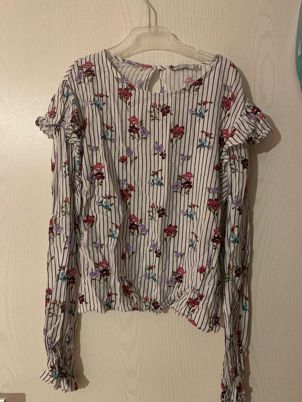 Bershka Blusen: Bluse mit Blumenmuster und Streifen – Gebraucht aus Triengen von nes_l8cj 1