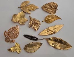 Konvolut 10 Broschen Blätter Goldfarben