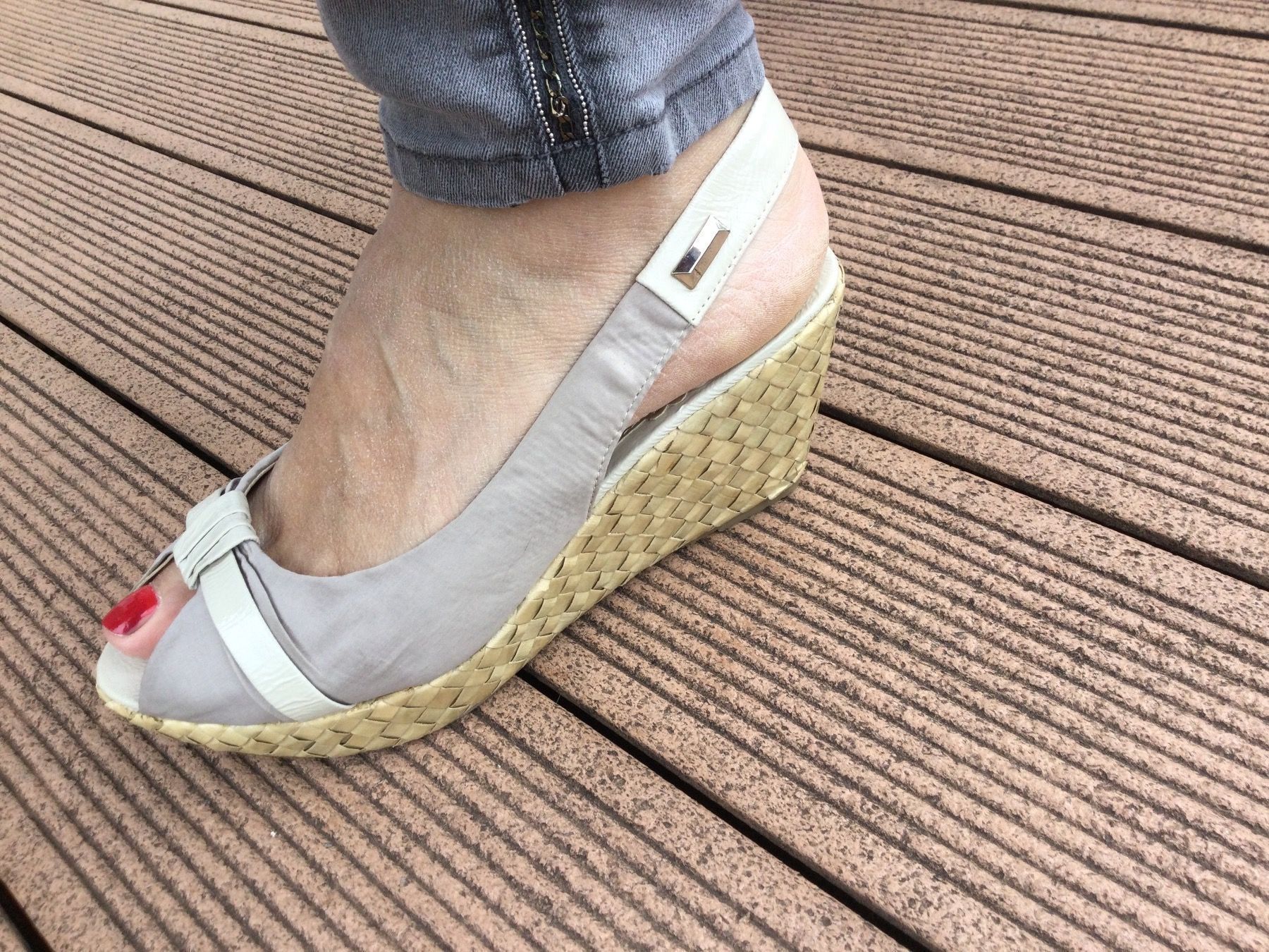 Cube Scarpe da donna: Sandalettes compensées satinées CUBE new – Nuovo e nell'imballaggio originale da Agiez venduto da chouchanelle