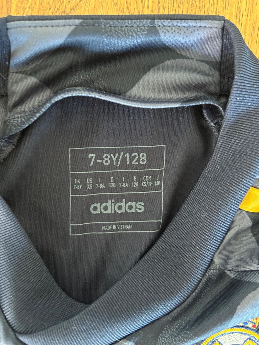 Adidas Scarpe, pantaloni & magliette da ginnastica: Real Madrid Jersey - Eduardo Camavinga Size 128 – Usato da Cham venduto da 9inches 2