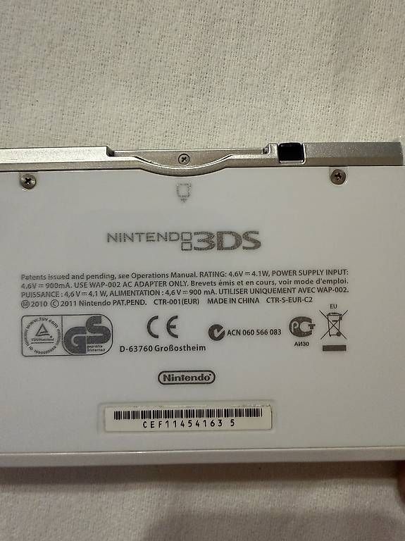 Console: Nintendo 3DS complète + support charge + 2 jeux + carte SD – Usato da La Corbaz venduto da Fred666 2