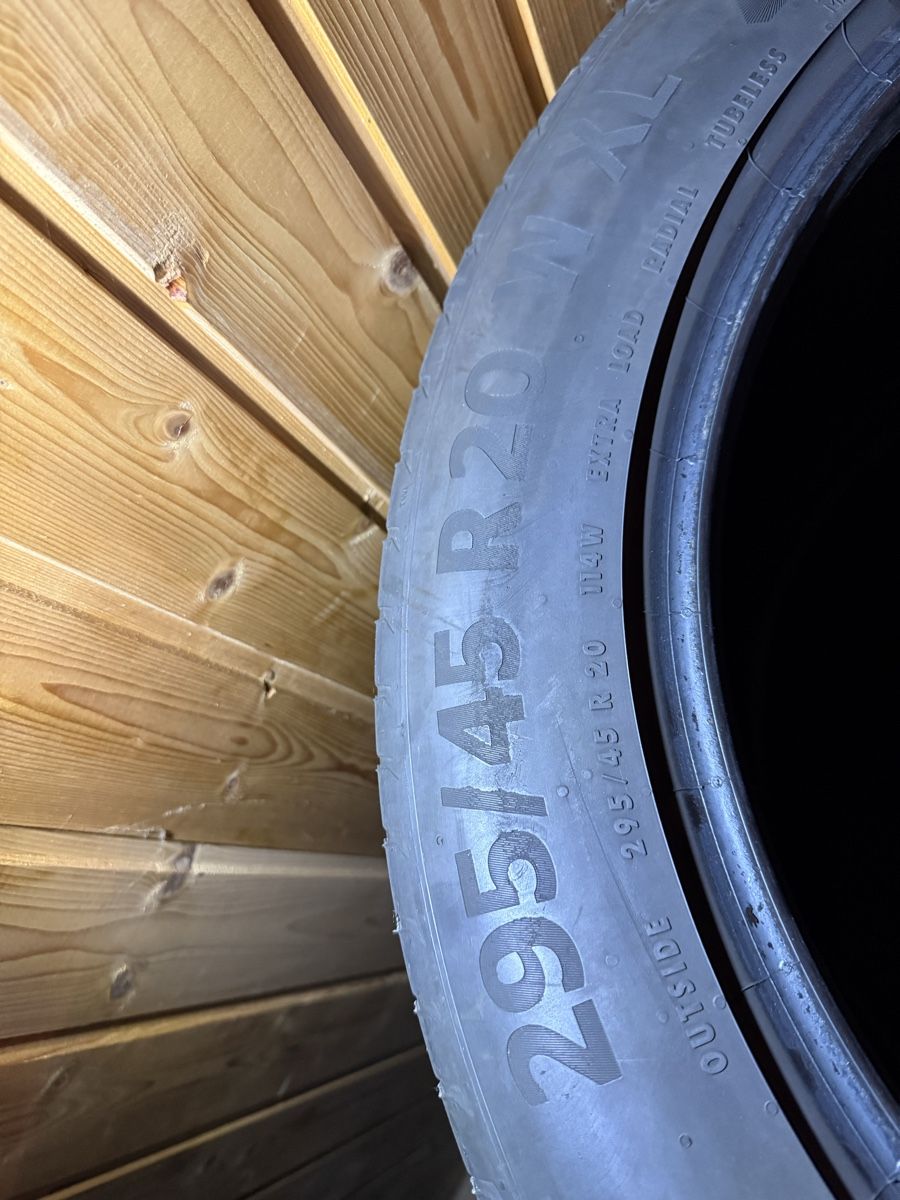 Pneus & Kompletträder: Continental 295/45 R20 Sommerreifen  – Gebraucht aus Bretzwil von angel094