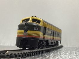 WALTHERS LOKOMOTIVE 3054 SPUR N