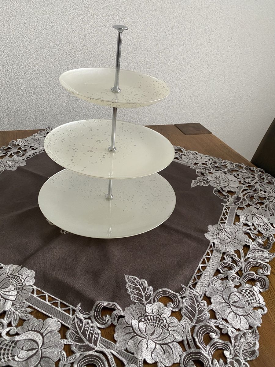 Piatti: Etagere mit 3 Ebenen, Cupcake-Aufsteller – Nuovo e nell'imballaggio originale da Oftringen venduto da mercedes019