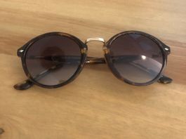 Sonnenbrille (Modell wie RayBan)