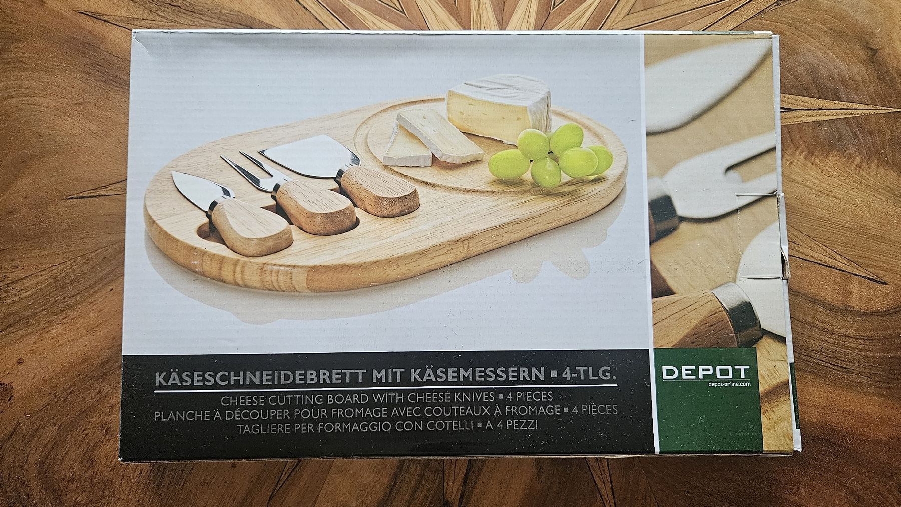 Piatti di portata: Käsebrett mit Messern, 4-teilig, neu & originalverpackt – Nuovo e nell'imballaggio originale da Rapperswil SG venduto da liivea