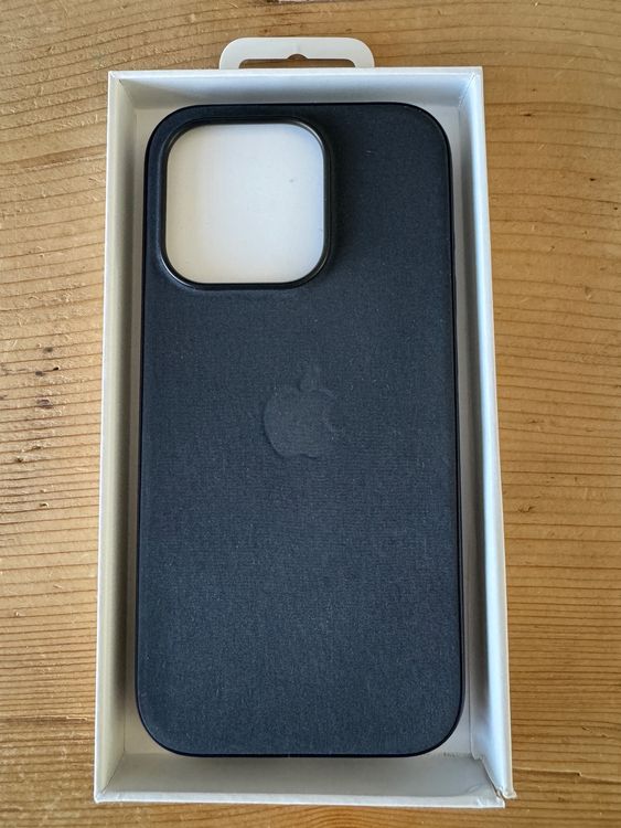 Apple FineWoven Case / schwarz / MagSafe / iPhone 15 Pro