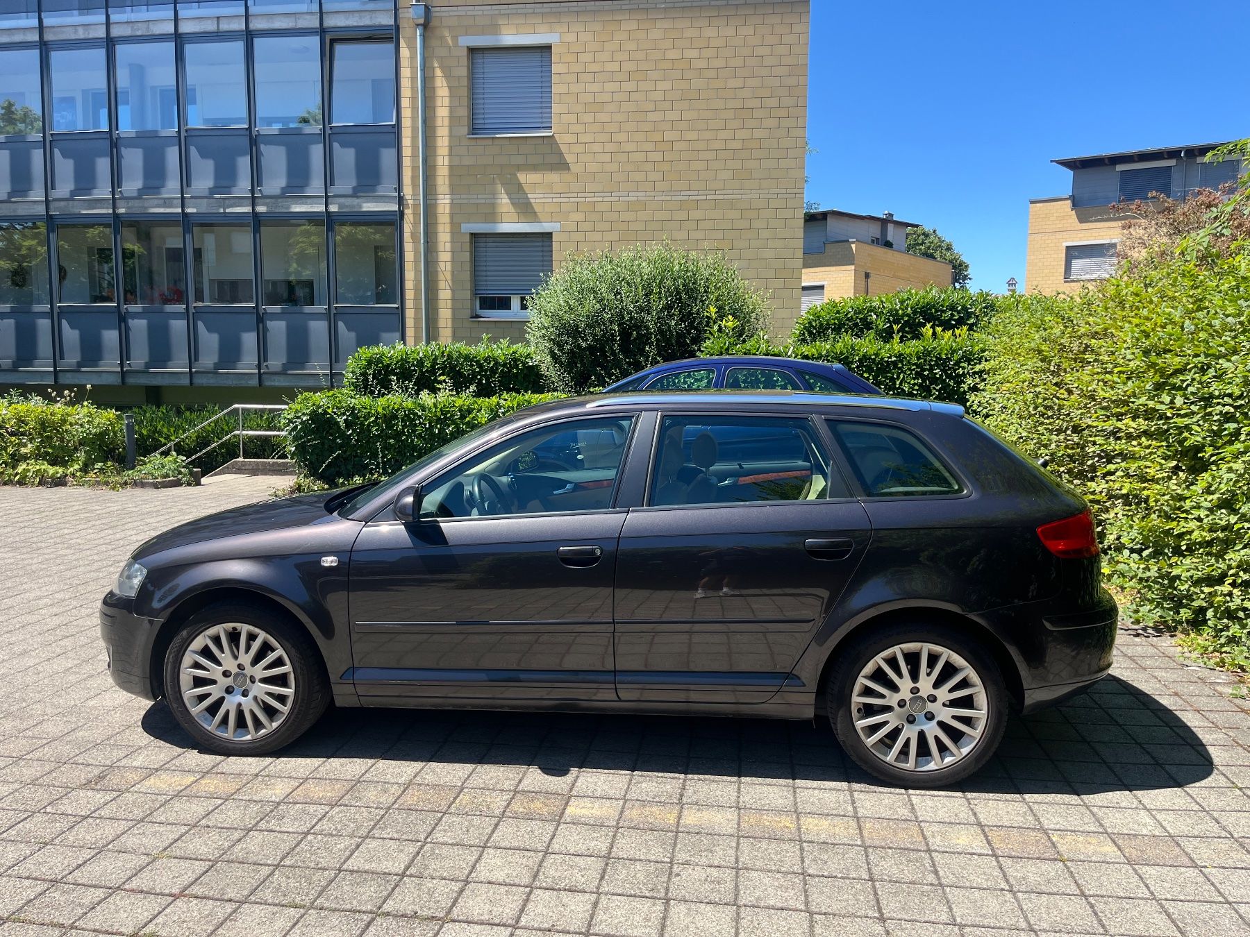 Audi Automobili: Audi A3 Sportback 2.0 FSI dunkelgrau – Usato da Bolligen venduto da hyperCompany 2