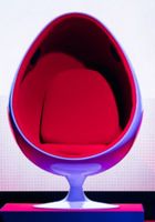 Egg Chair mit Tisch