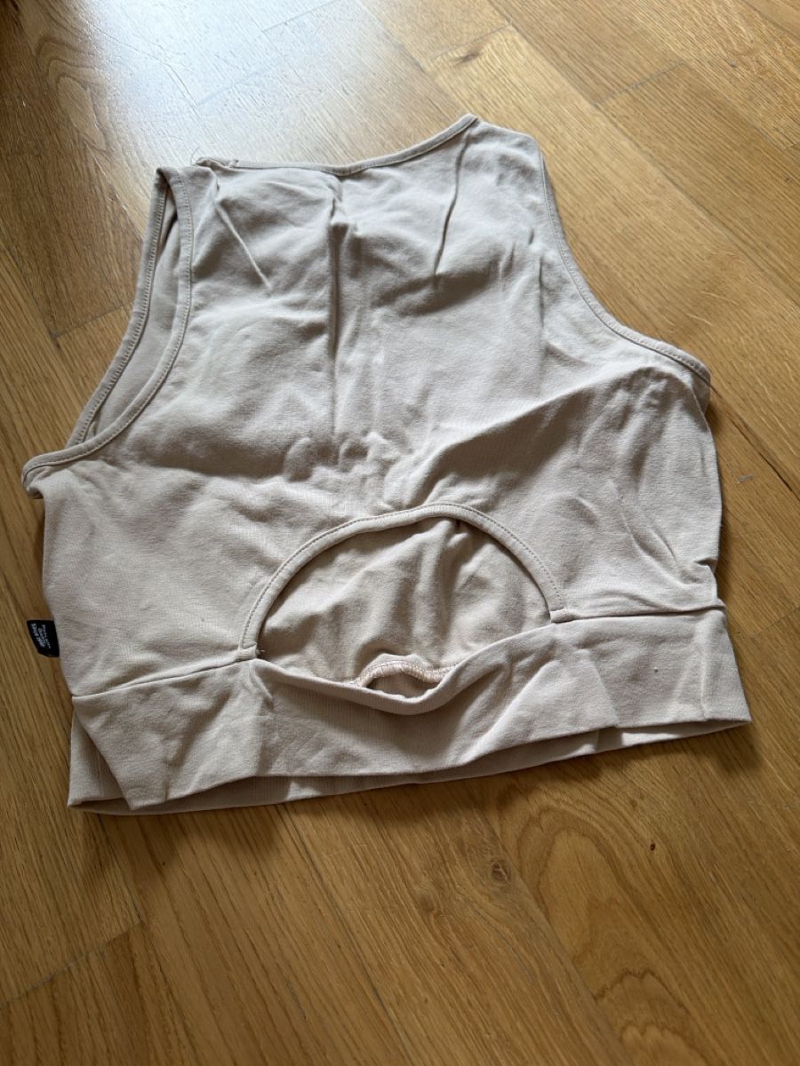 Puma Top: Top beige PUMA  – Usato da Le Locle venduto da Mayd_h 1