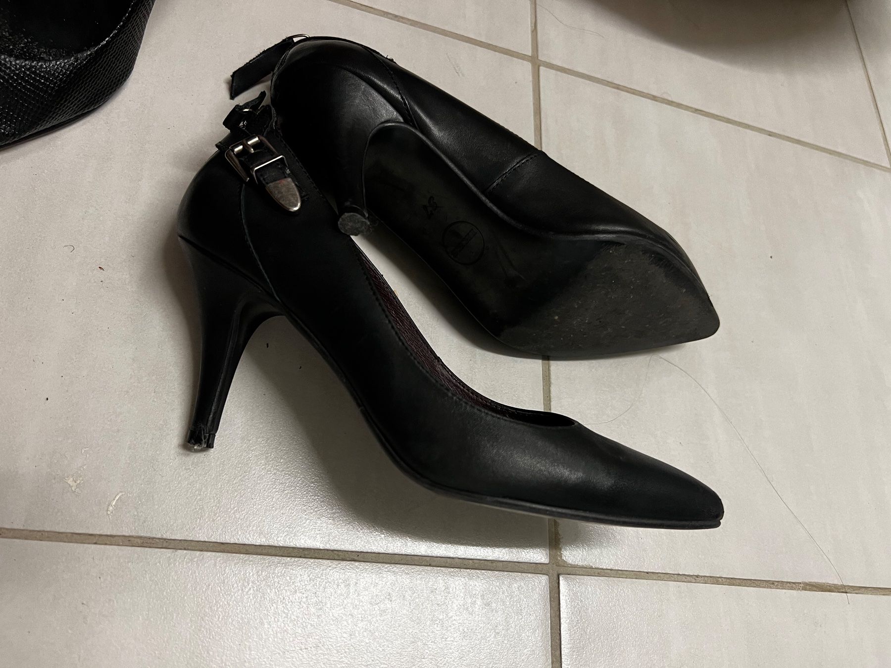 Chaussures femmes: Damen Schuhe size 37 – D'occasion à Münchenstein par ArleneLM 2
