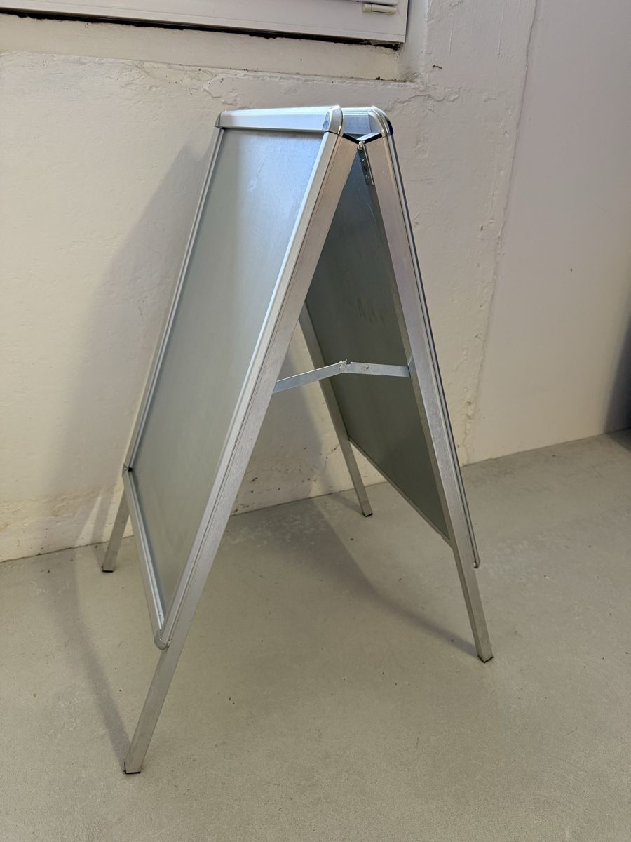 Equipement de magasin & Foires: Aluminium Kundenstopper / A-Frame – D'occasion à lüscherz par Padawan12
