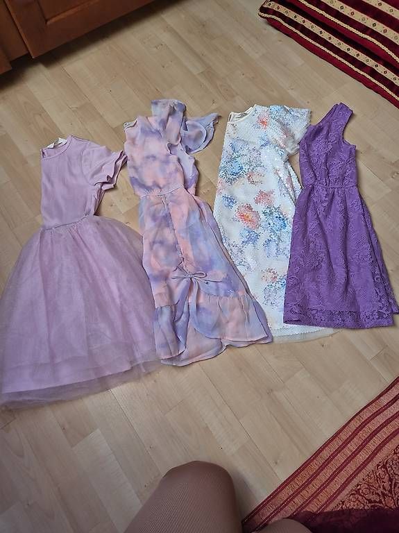 Lotti & Set di vestiti: Sommerkleider Grösse 134/140 – Usato da Langenthal venduto da hab_zw5p