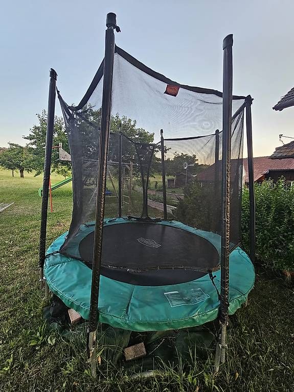 Trampoline: Trampolin Berg – Gebraucht aus Menzingen von sarhub