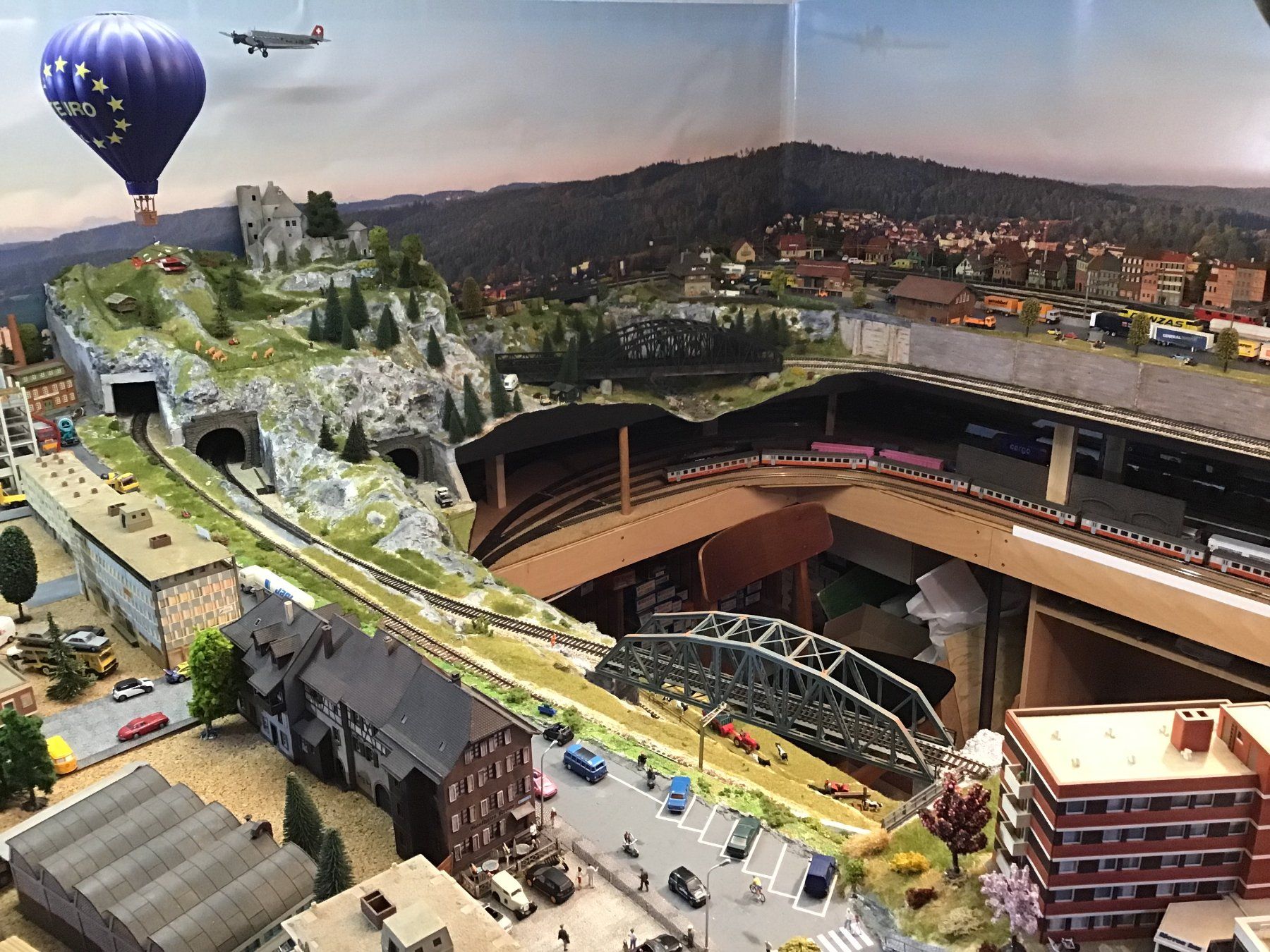Hag Modelleisenbahnen: Anlage mit Rollmaterial, Weichen, Landschaft, volldigital – Gebraucht aus Fehraltorf von snoopydoopy 7