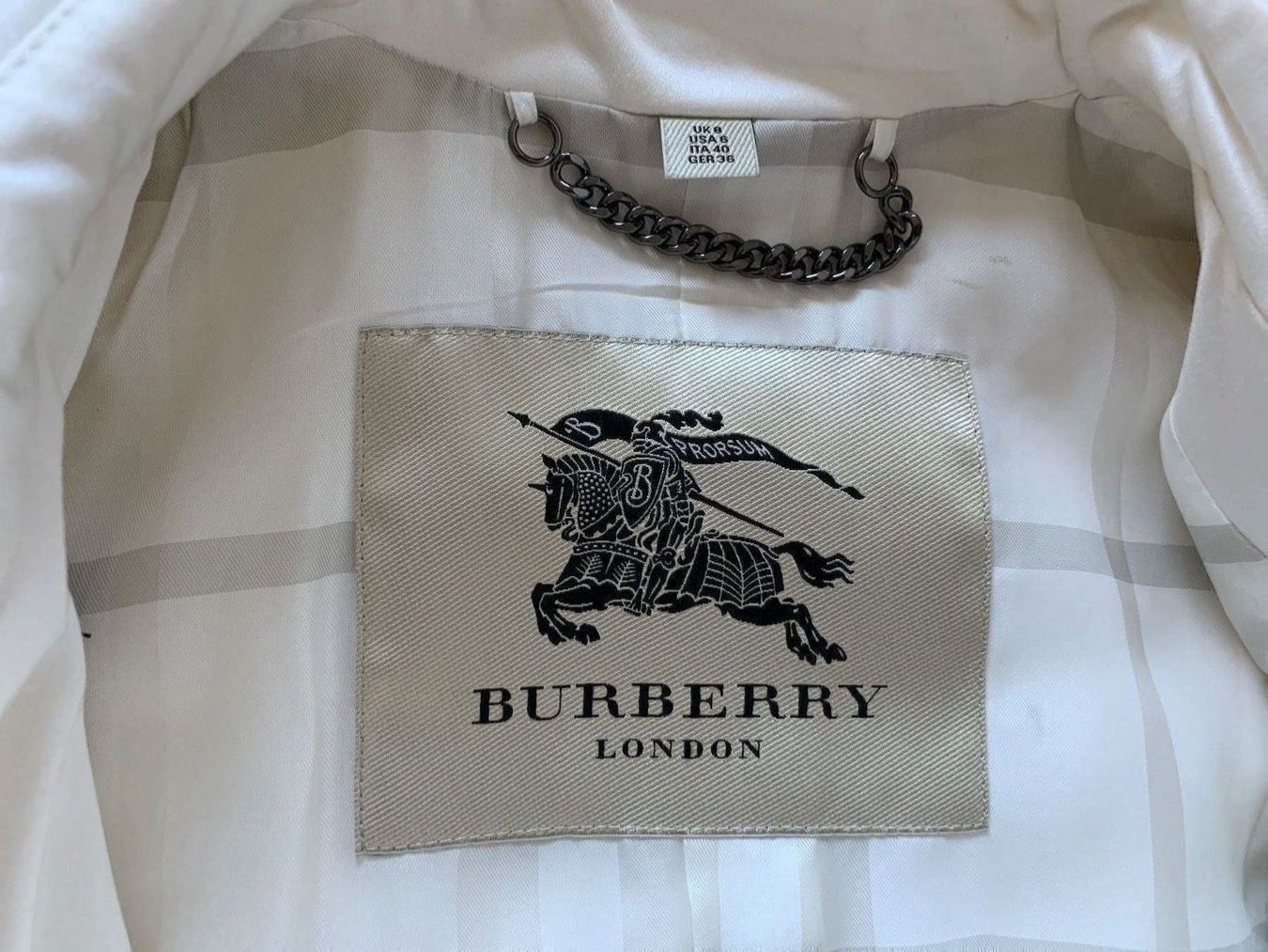 Burberry Cappotti: Burberry Trenchcoat weiss – Nuovo (secondo la descrizione) da Hombrechtikon venduto da Herbstsonne 6