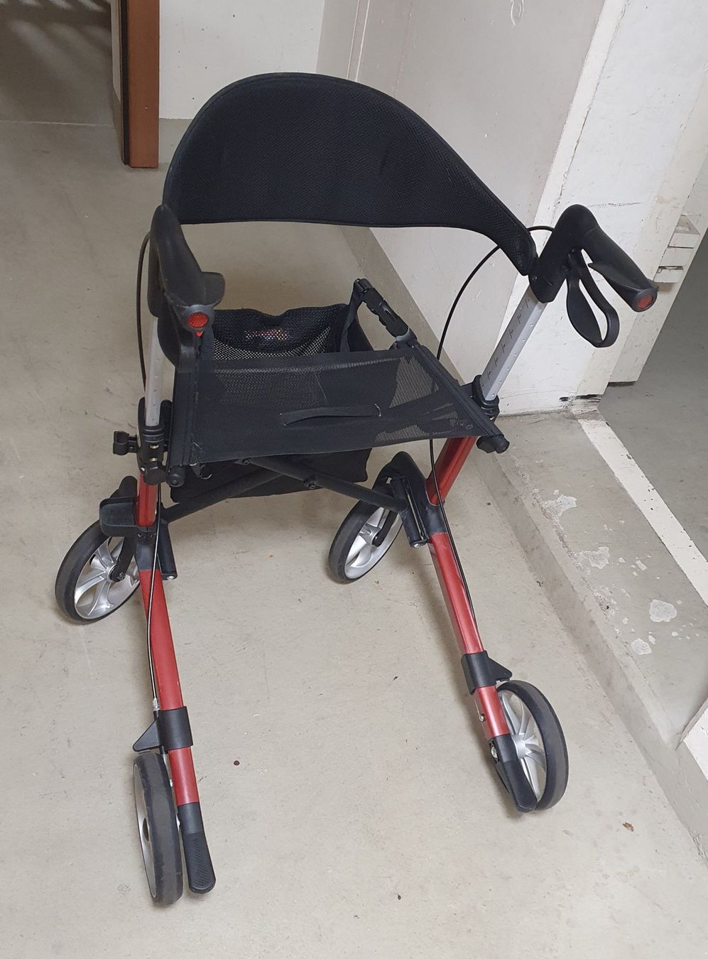 Gehhilfen: Birkenrot Rollator - sehr guter Zustand – Gebraucht aus Nänikon von Helvetia69 1